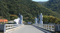 굽어보는 시선 아래,부산광역시 연제구